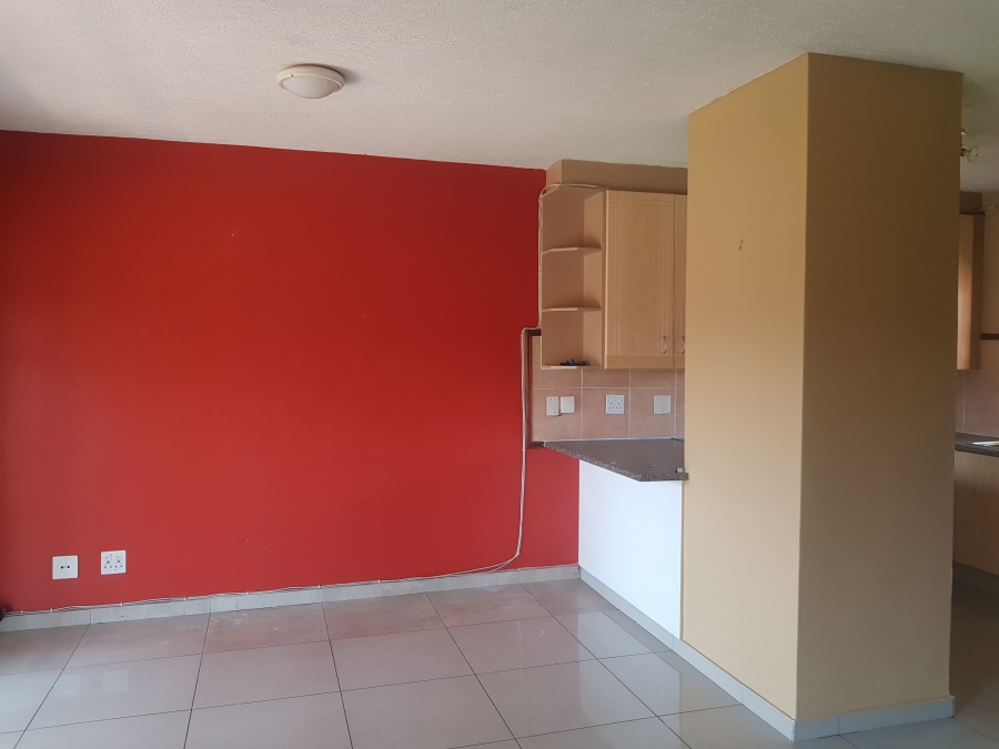 2 Bedroom Property for Sale in Die Hoewes Gauteng