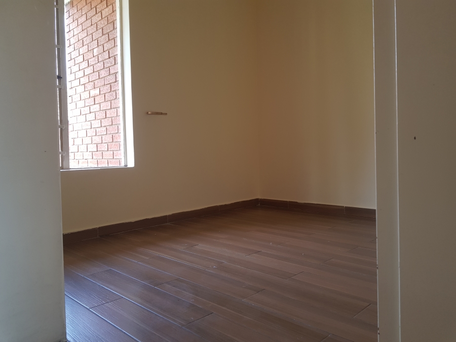 2 Bedroom Property for Sale in Die Hoewes Gauteng