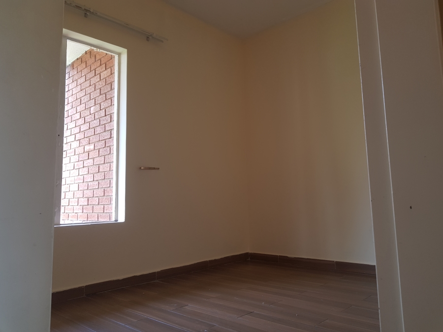2 Bedroom Property for Sale in Die Hoewes Gauteng