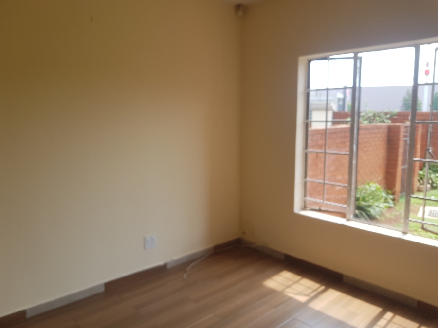 2 Bedroom Property for Sale in Die Hoewes Gauteng