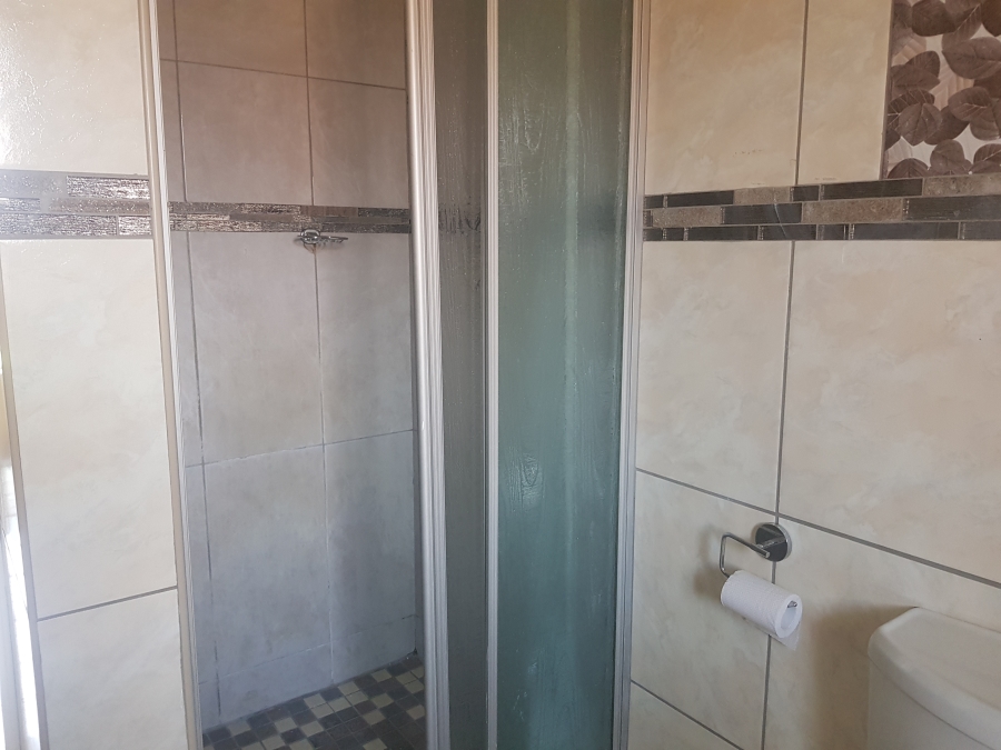 2 Bedroom Property for Sale in Die Hoewes Gauteng