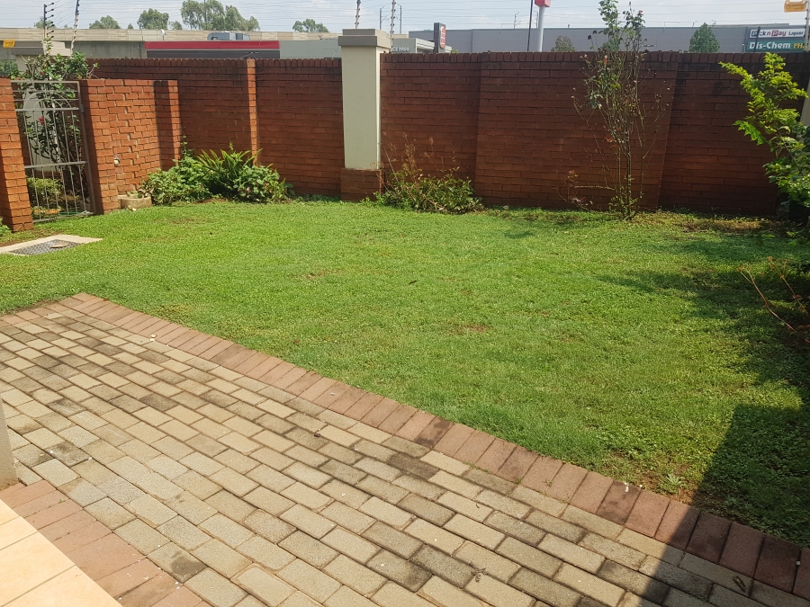 2 Bedroom Property for Sale in Die Hoewes Gauteng