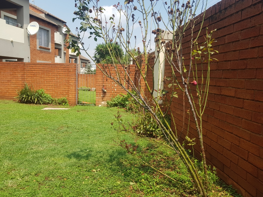 2 Bedroom Property for Sale in Die Hoewes Gauteng