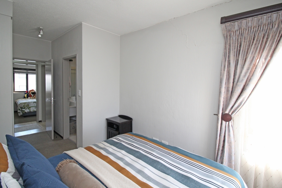 To Let 2 Bedroom Property for Rent in Broadacres Gauteng