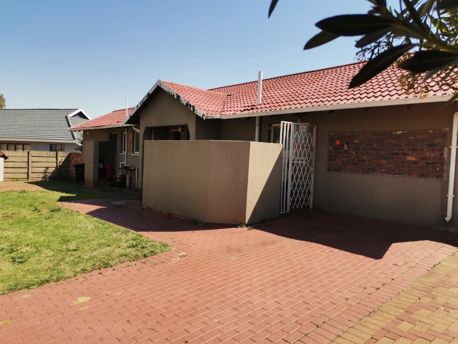 3 Bedroom Property for Sale in Dalpark Gauteng