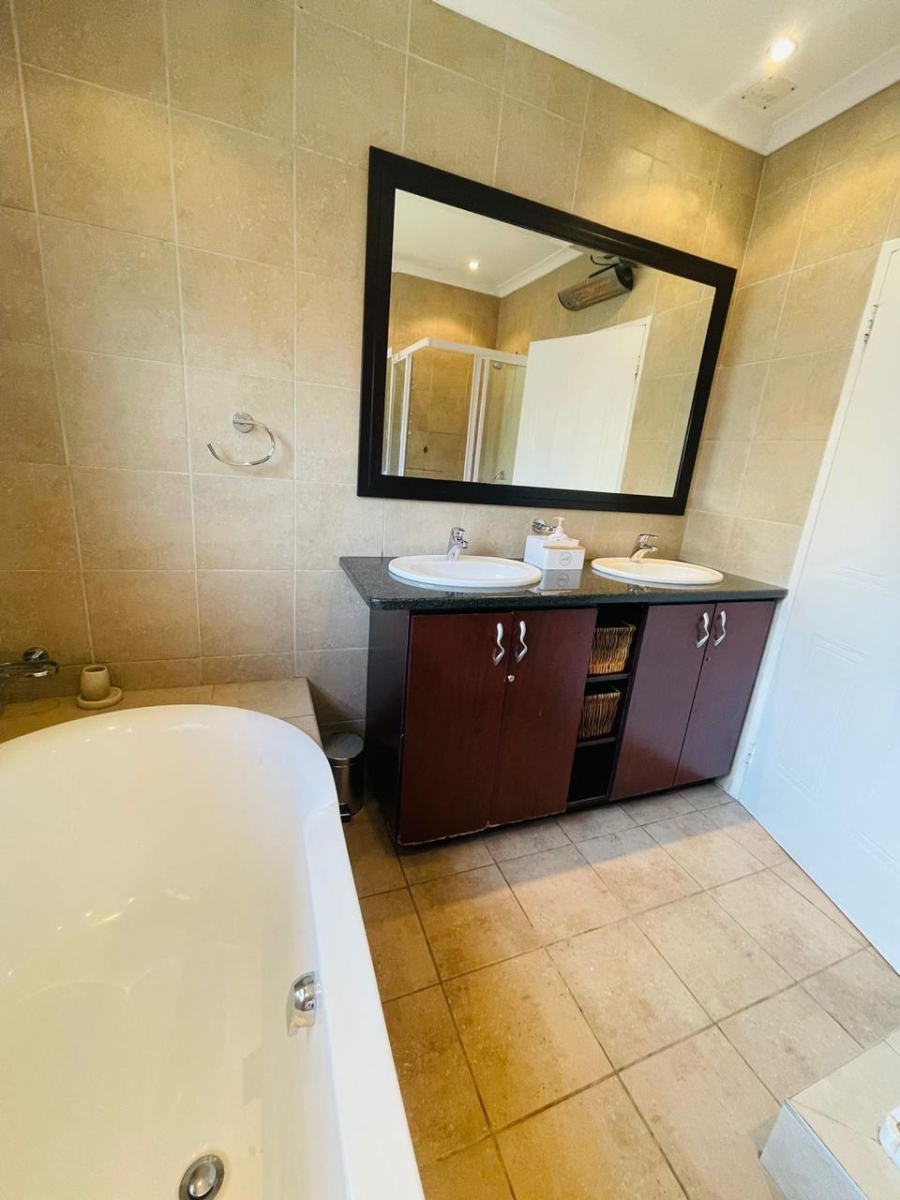 3 Bedroom Property for Sale in Greenstone Hill Gauteng