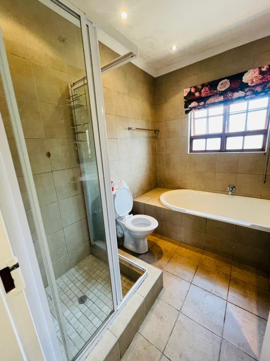 3 Bedroom Property for Sale in Greenstone Hill Gauteng