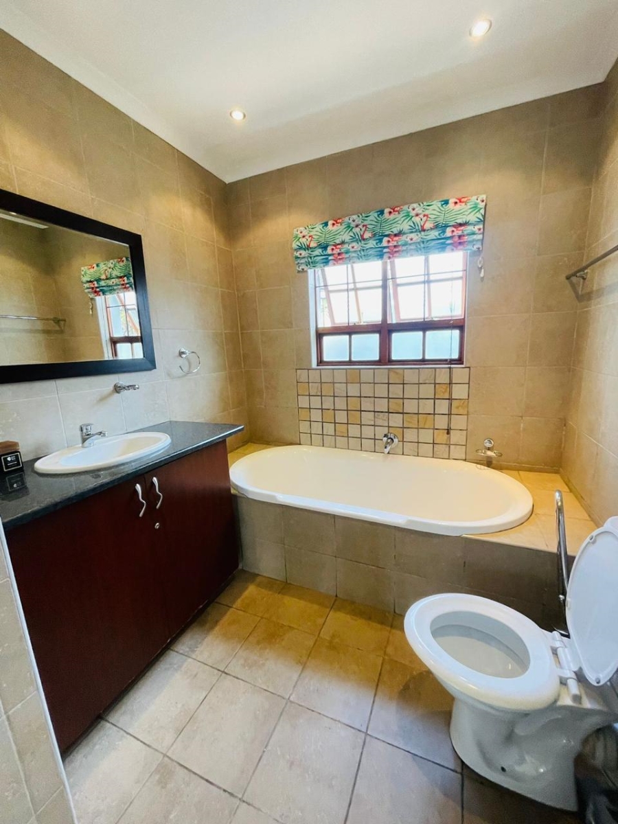 3 Bedroom Property for Sale in Greenstone Hill Gauteng