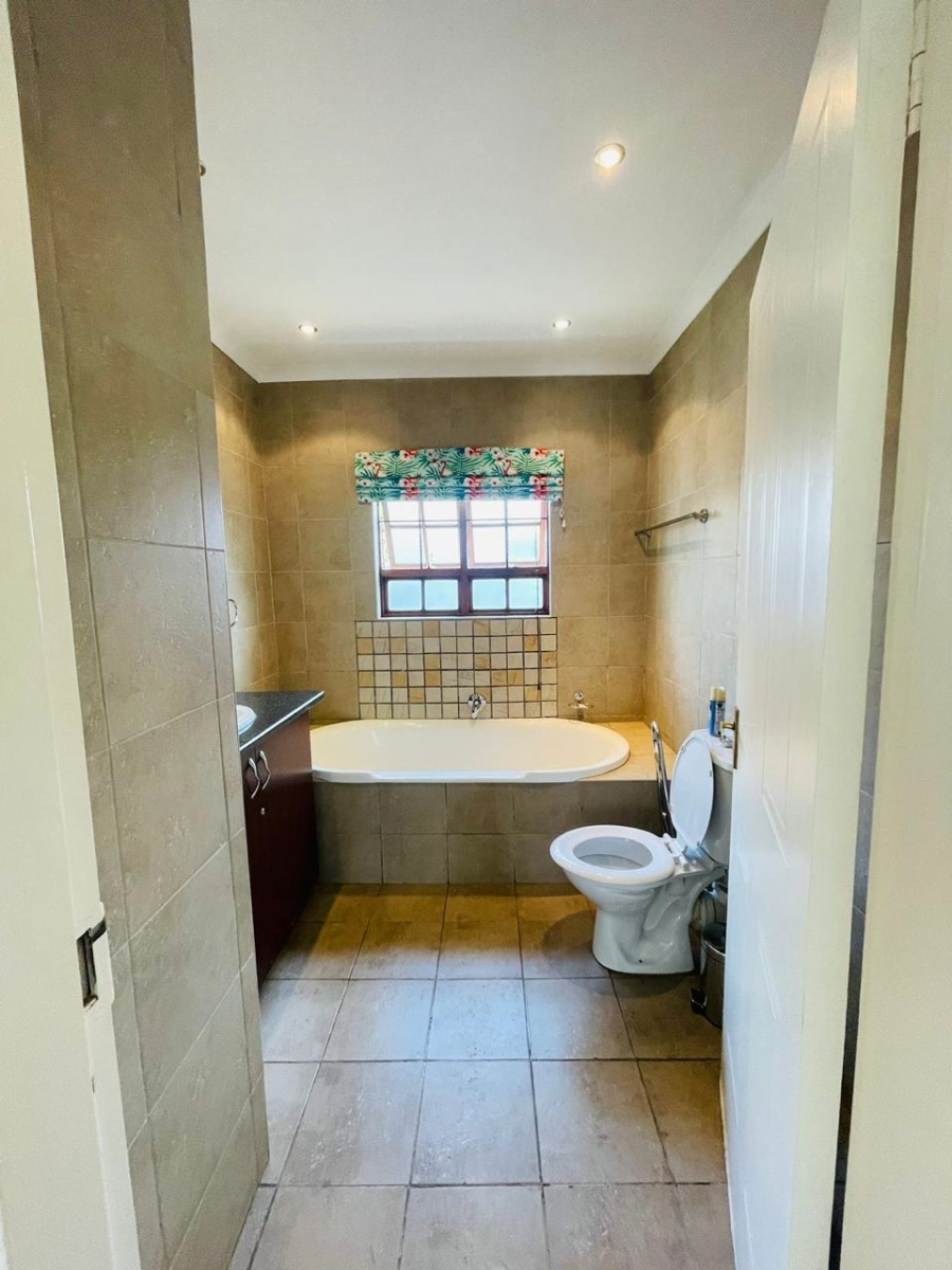 3 Bedroom Property for Sale in Greenstone Hill Gauteng