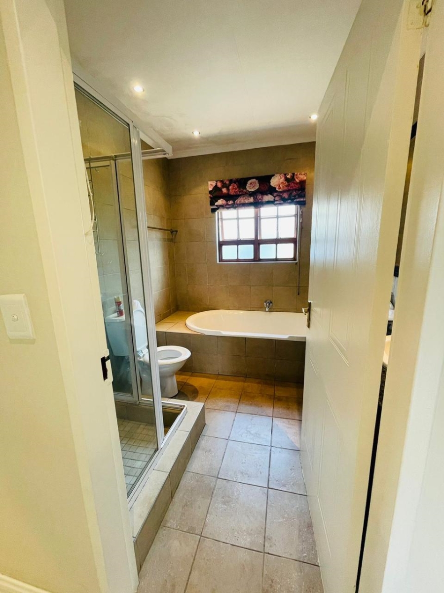 3 Bedroom Property for Sale in Greenstone Hill Gauteng