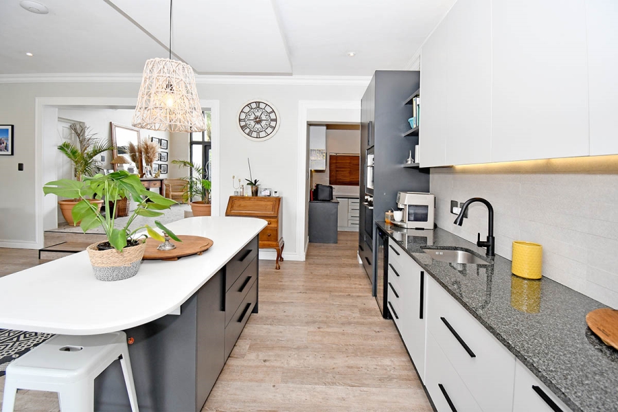 8 Bedroom Property for Sale in Thornhill Estate Gauteng