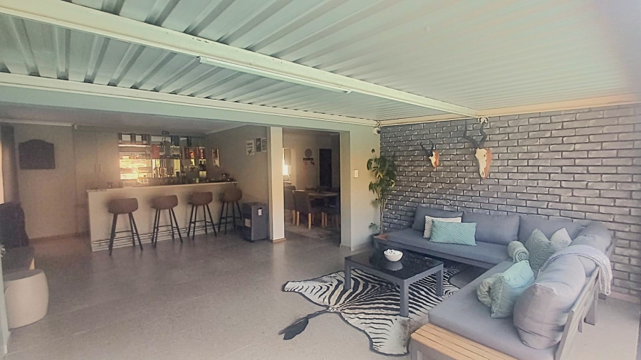3 Bedroom Property for Sale in Die Hoewes Gauteng