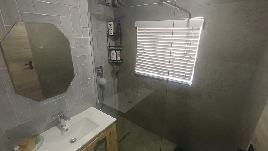 3 Bedroom Property for Sale in Die Hoewes Gauteng