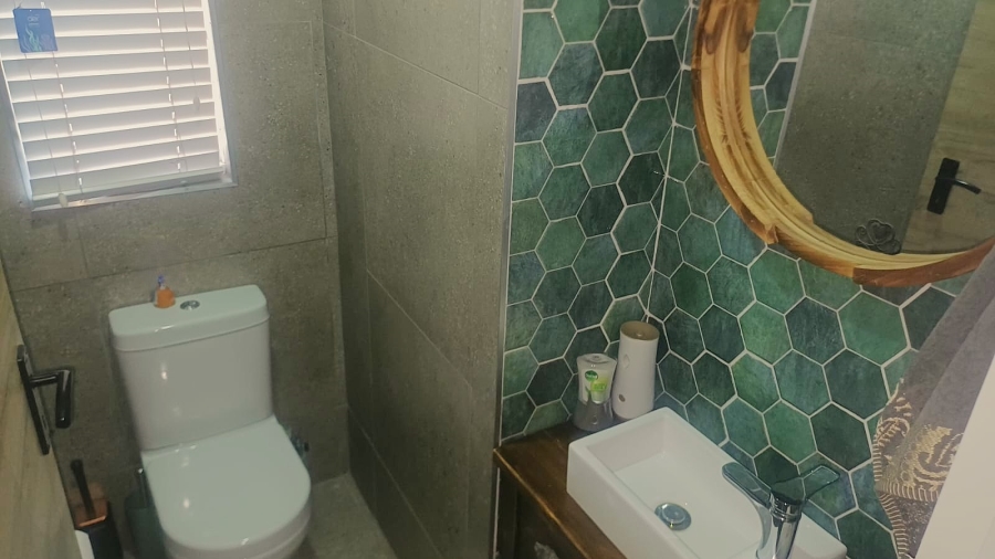 3 Bedroom Property for Sale in Die Hoewes Gauteng
