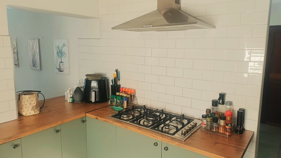 3 Bedroom Property for Sale in Die Hoewes Gauteng