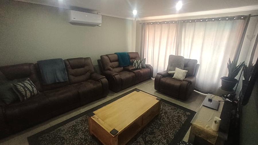 3 Bedroom Property for Sale in Die Hoewes Gauteng