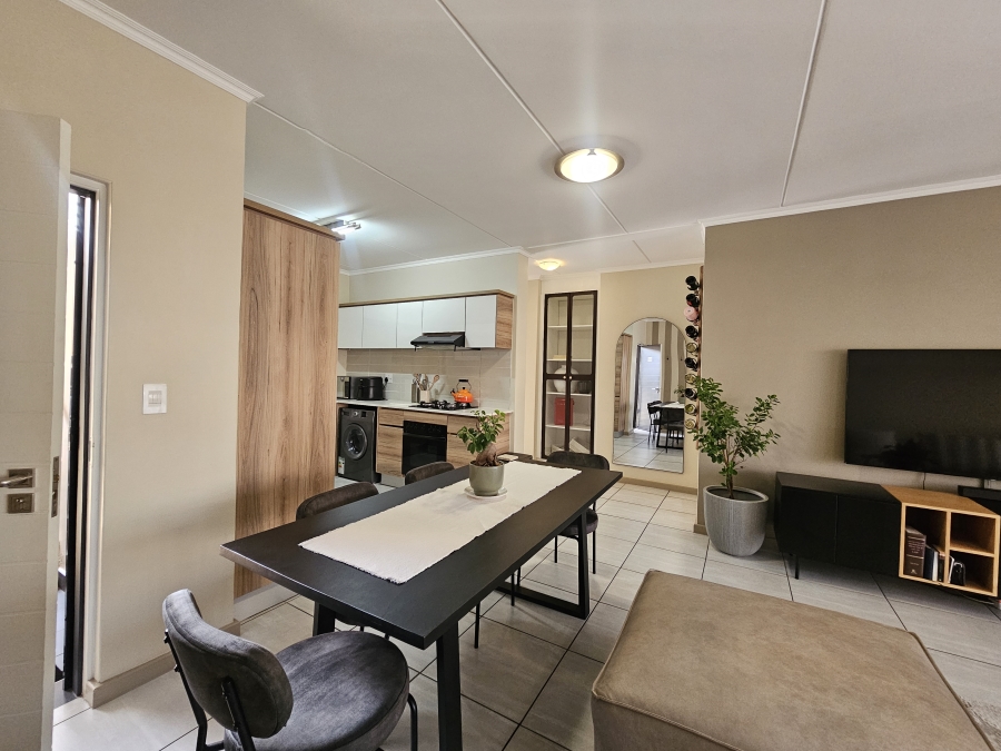 To Let 2 Bedroom Property for Rent in Waterfall Gauteng