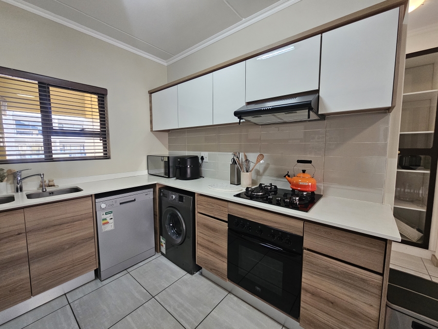 To Let 2 Bedroom Property for Rent in Waterfall Gauteng
