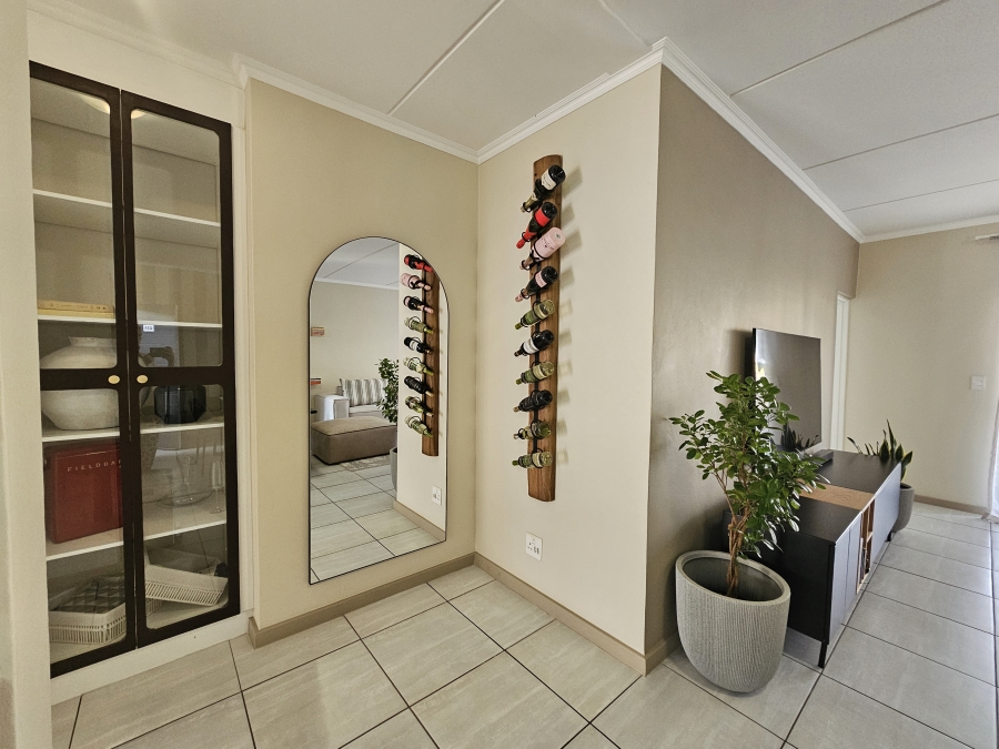 To Let 2 Bedroom Property for Rent in Waterfall Gauteng