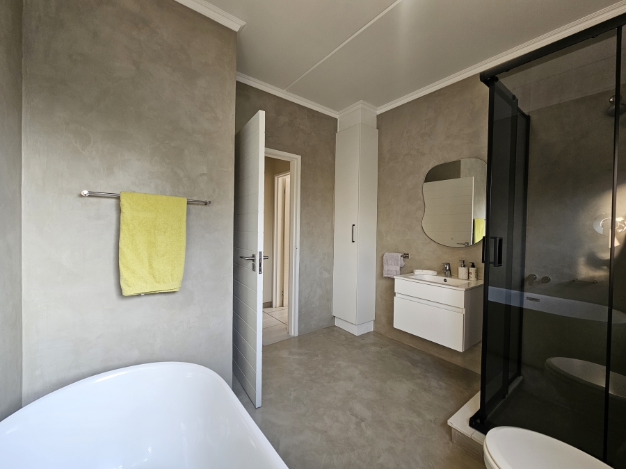 To Let 2 Bedroom Property for Rent in Waterfall Gauteng