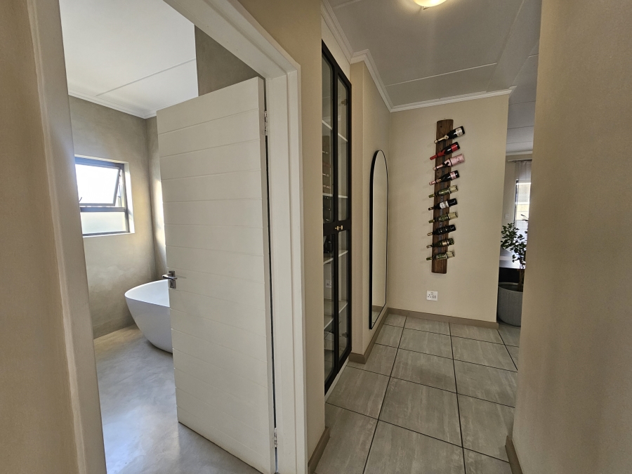 To Let 2 Bedroom Property for Rent in Waterfall Gauteng