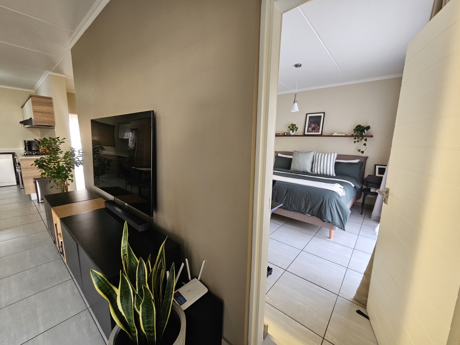 To Let 2 Bedroom Property for Rent in Waterfall Gauteng