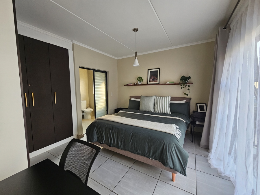 To Let 2 Bedroom Property for Rent in Waterfall Gauteng