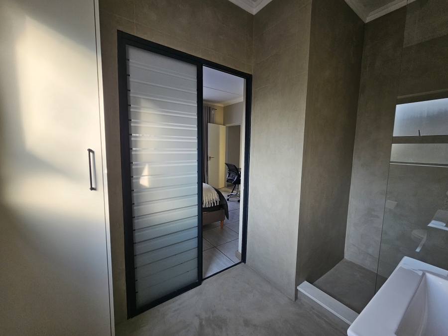 To Let 2 Bedroom Property for Rent in Waterfall Gauteng