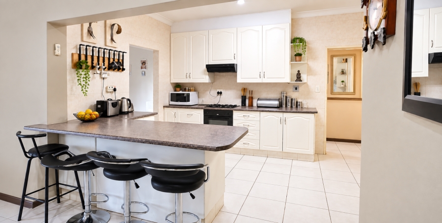 5 Bedroom Property for Sale in Elspark Gauteng