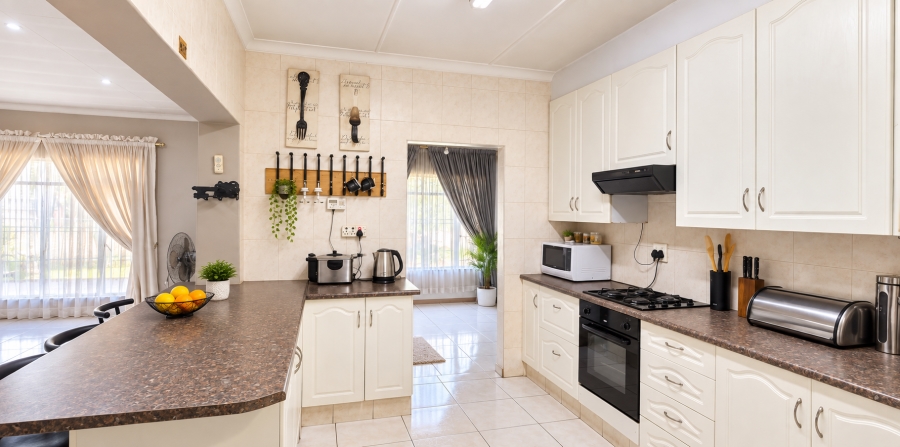 5 Bedroom Property for Sale in Elspark Gauteng