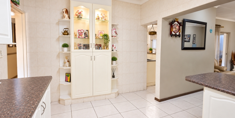 5 Bedroom Property for Sale in Elspark Gauteng