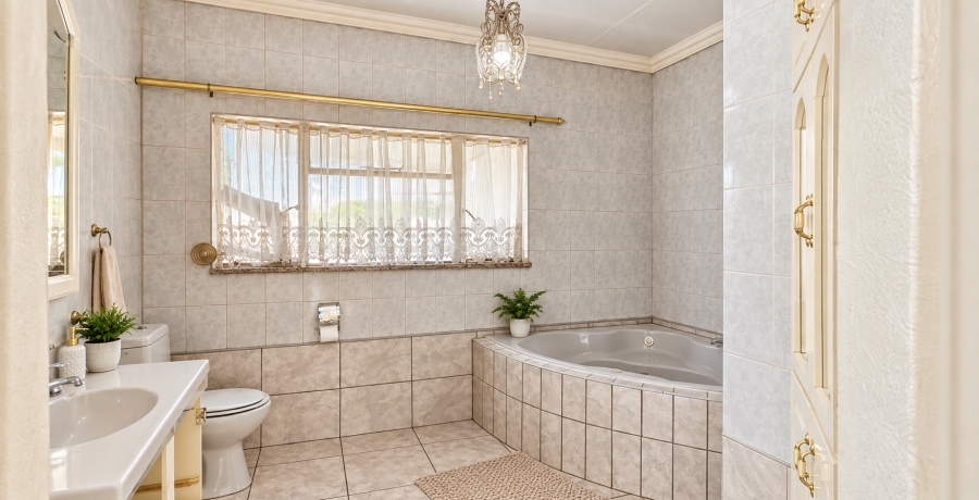 5 Bedroom Property for Sale in Elspark Gauteng