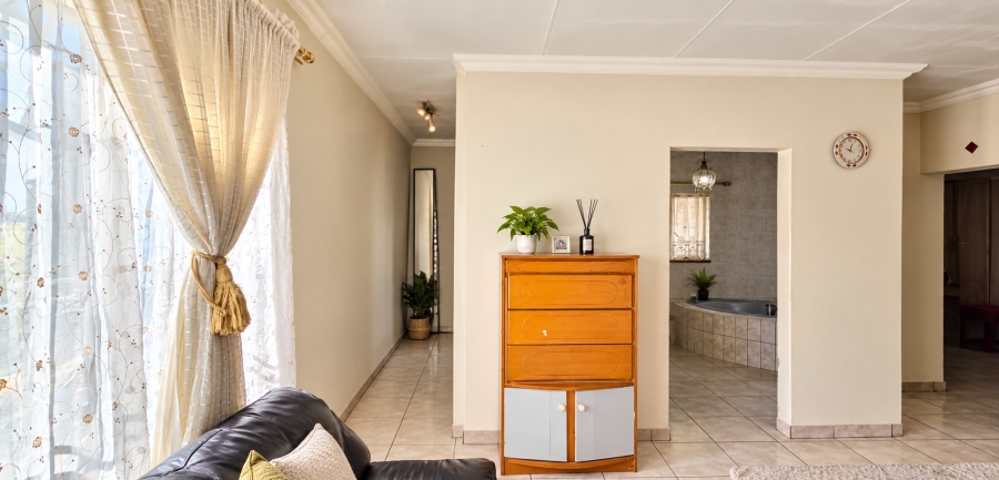 5 Bedroom Property for Sale in Elspark Gauteng