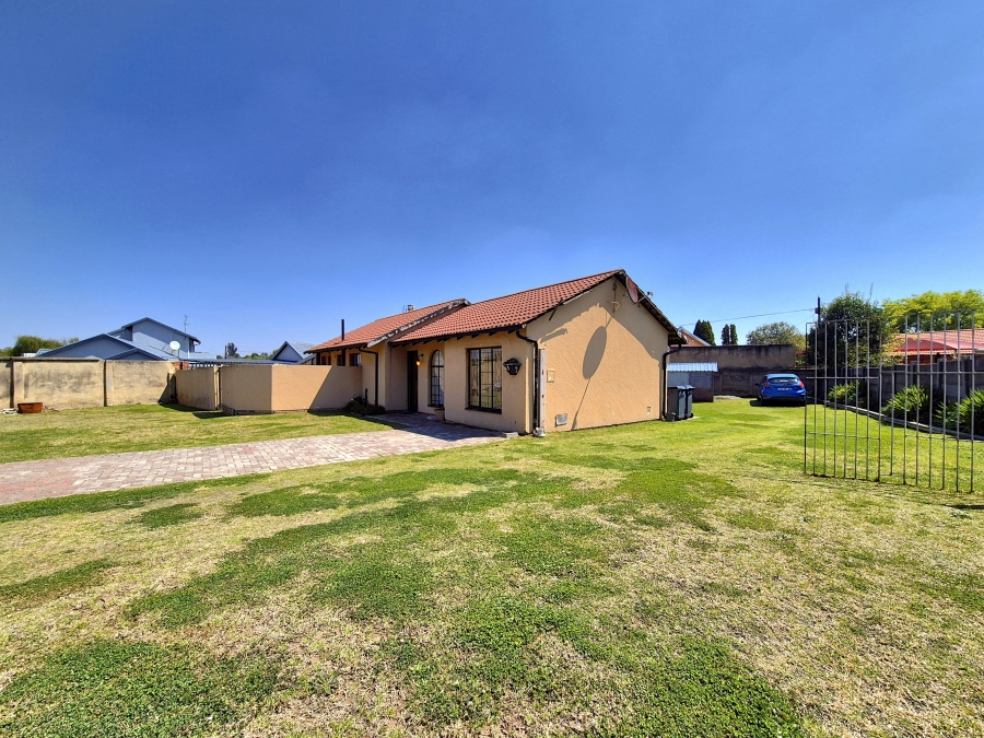 2 Bedroom Property for Sale in Dalpark Gauteng