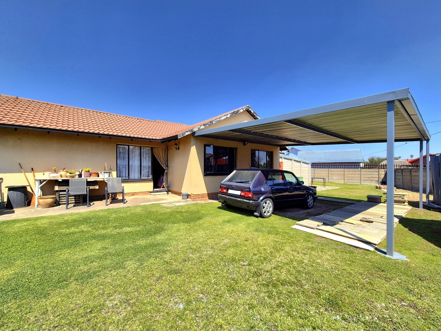 2 Bedroom Property for Sale in Dalpark Gauteng