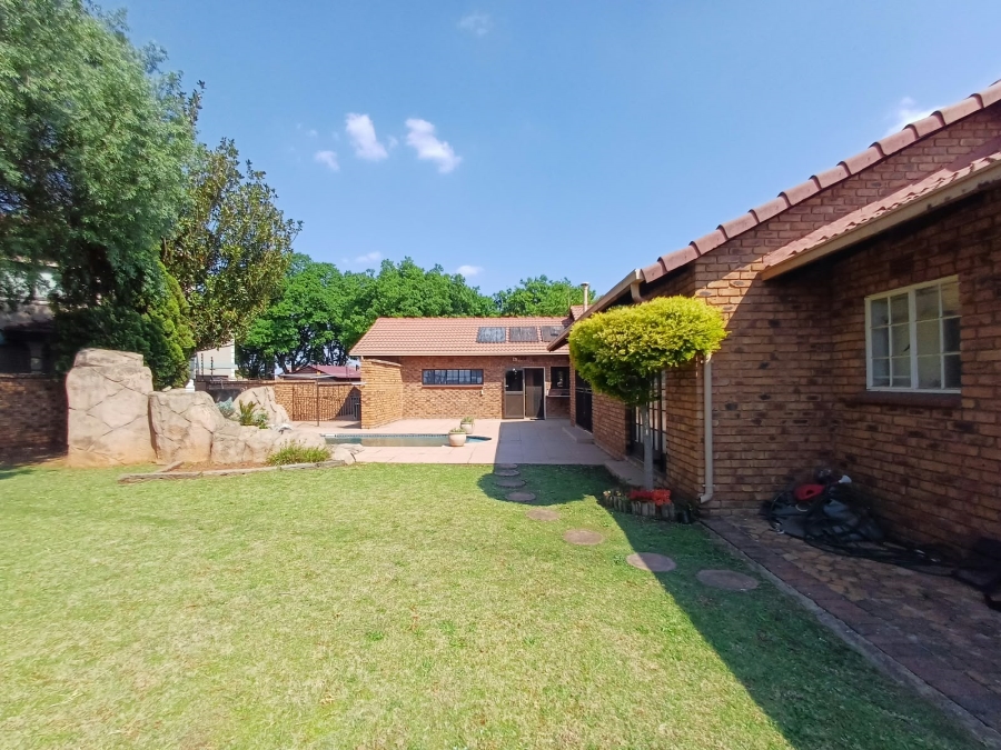 4 Bedroom Property for Sale in Dersley Gauteng