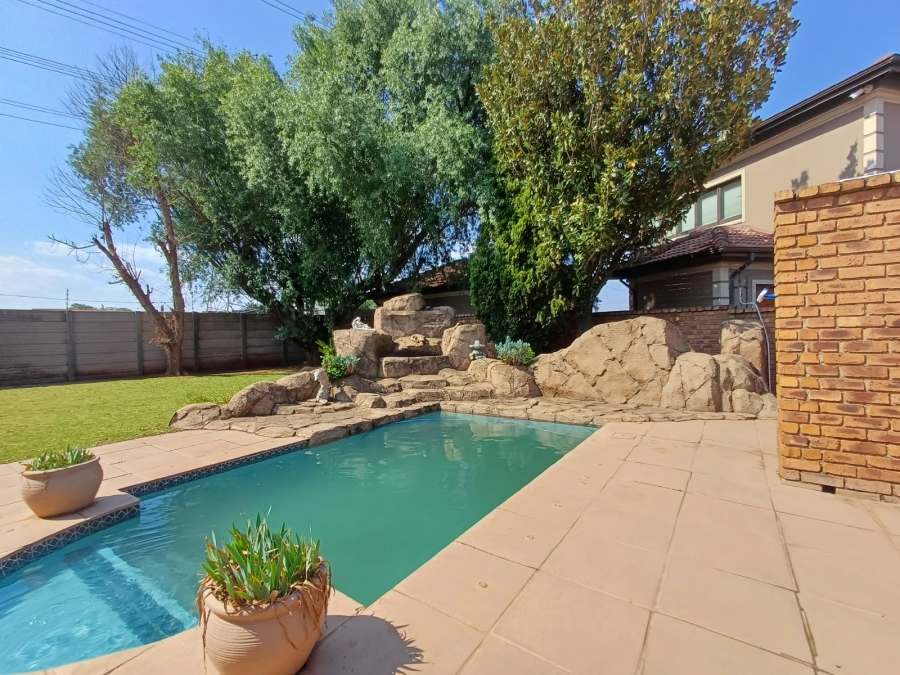 4 Bedroom Property for Sale in Dersley Gauteng
