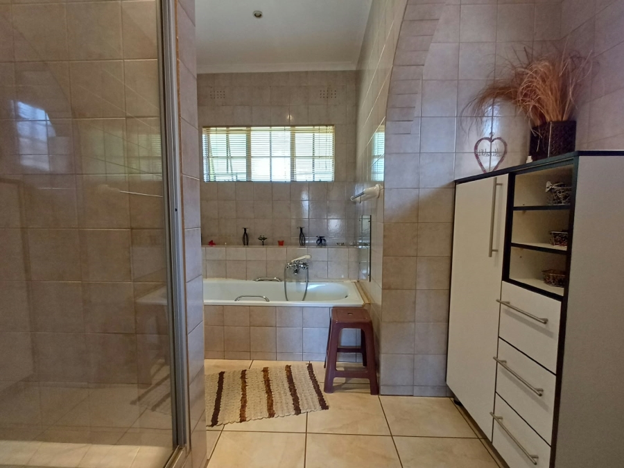 4 Bedroom Property for Sale in Dersley Gauteng