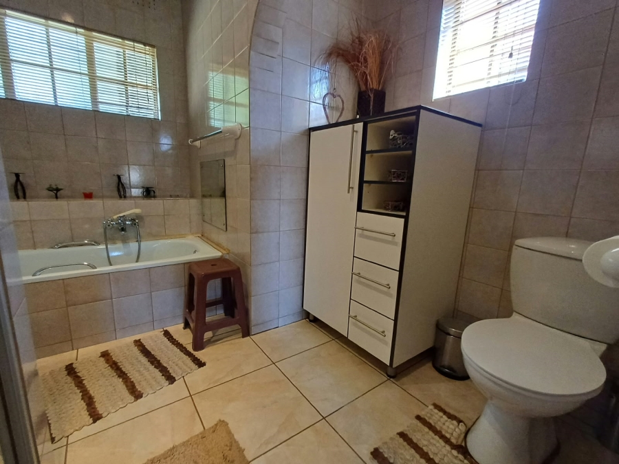 4 Bedroom Property for Sale in Dersley Gauteng