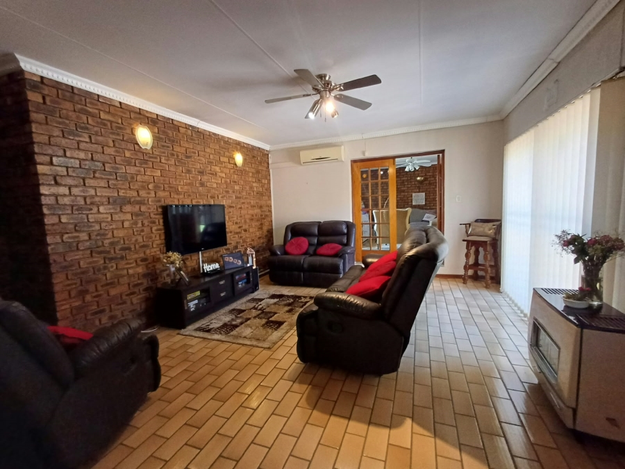 4 Bedroom Property for Sale in Dersley Gauteng