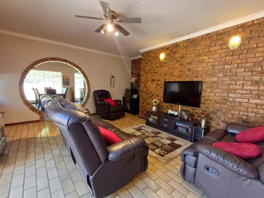 4 Bedroom Property for Sale in Dersley Gauteng