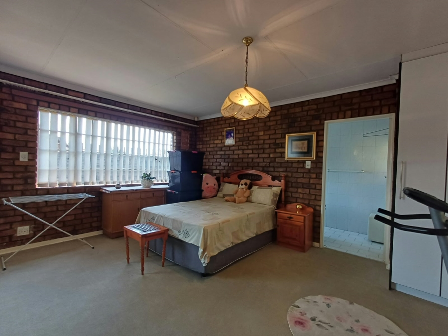 4 Bedroom Property for Sale in Dersley Gauteng
