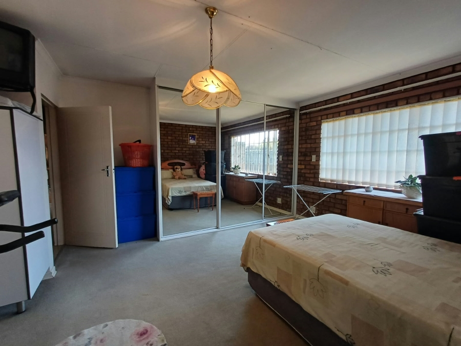 4 Bedroom Property for Sale in Dersley Gauteng