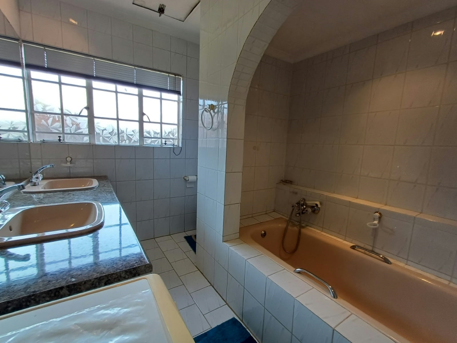 4 Bedroom Property for Sale in Dersley Gauteng
