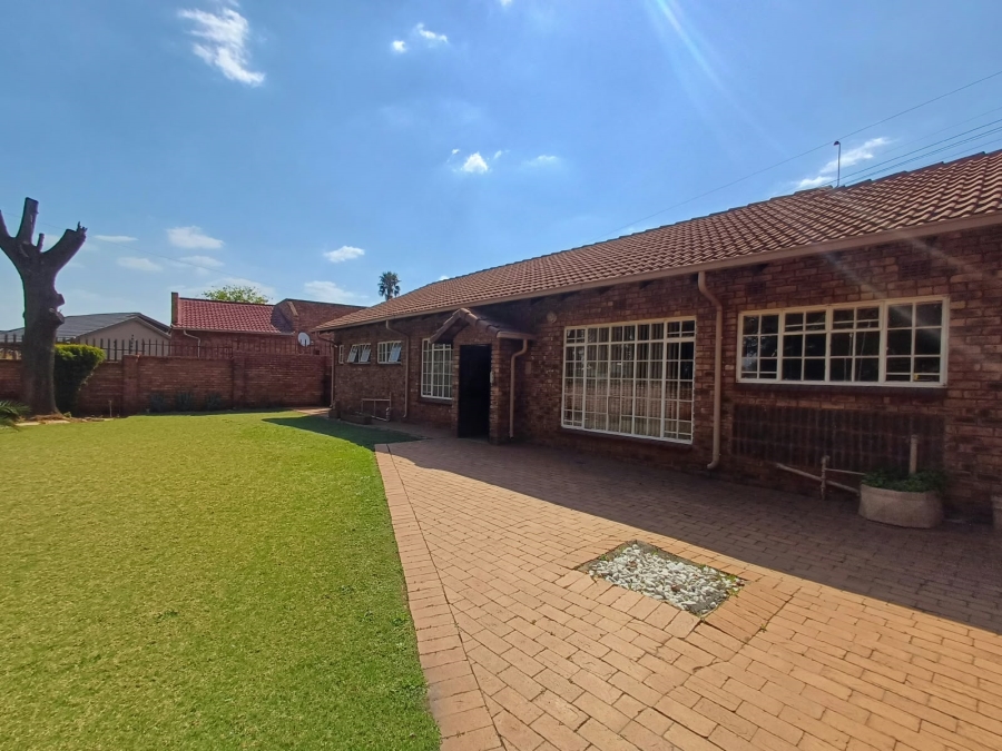 4 Bedroom Property for Sale in Dersley Gauteng