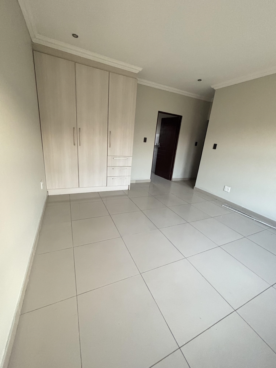 To Let 3 Bedroom Property for Rent in Clayville Gauteng