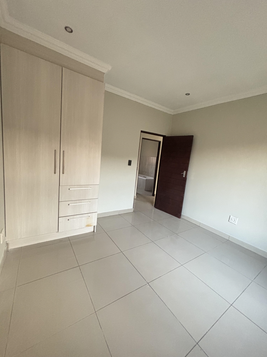 To Let 3 Bedroom Property for Rent in Clayville Gauteng