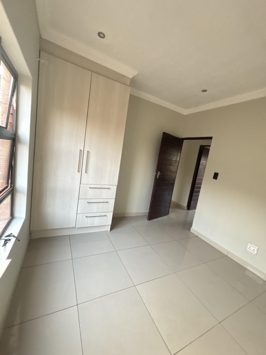 To Let 3 Bedroom Property for Rent in Clayville Gauteng