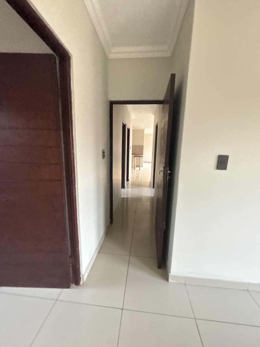To Let 3 Bedroom Property for Rent in Clayville Gauteng