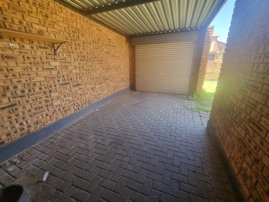2 Bedroom Property for Sale in Honeydew Gauteng